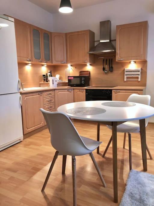 Modern & Cozy Apartment Near Hockey & Football Arena Братислава Экстерьер фото