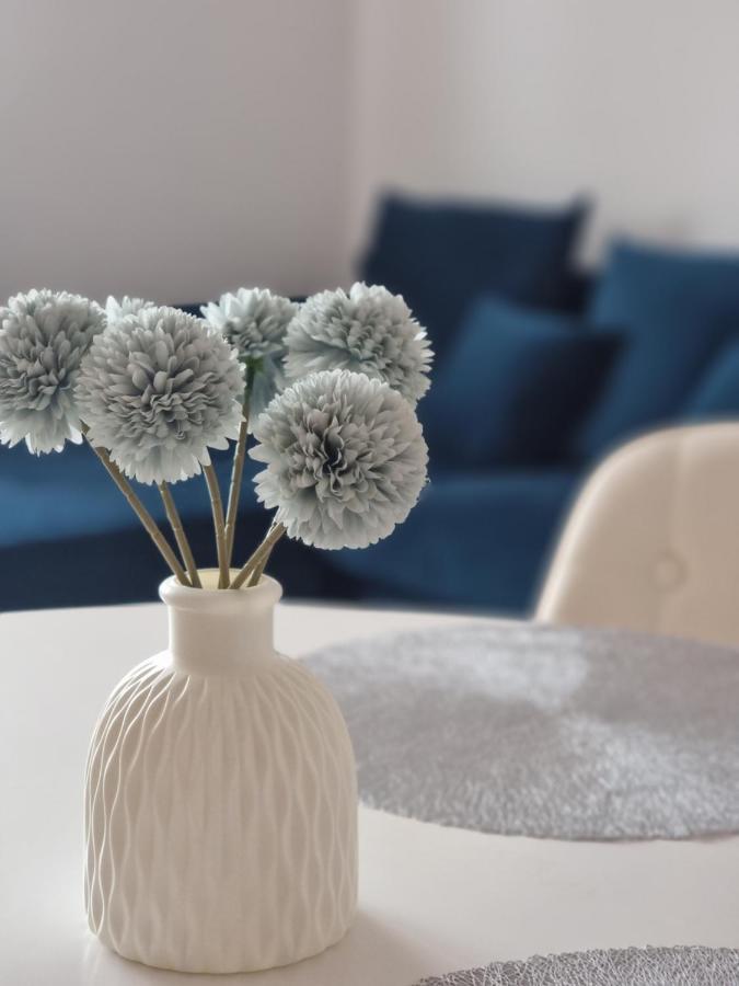 Modern & Cozy Apartment Near Hockey & Football Arena Братислава Экстерьер фото
